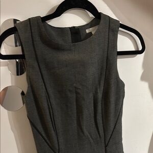 Hm grey dress size 2. I bought it 2 Days ago but IT does not fit me